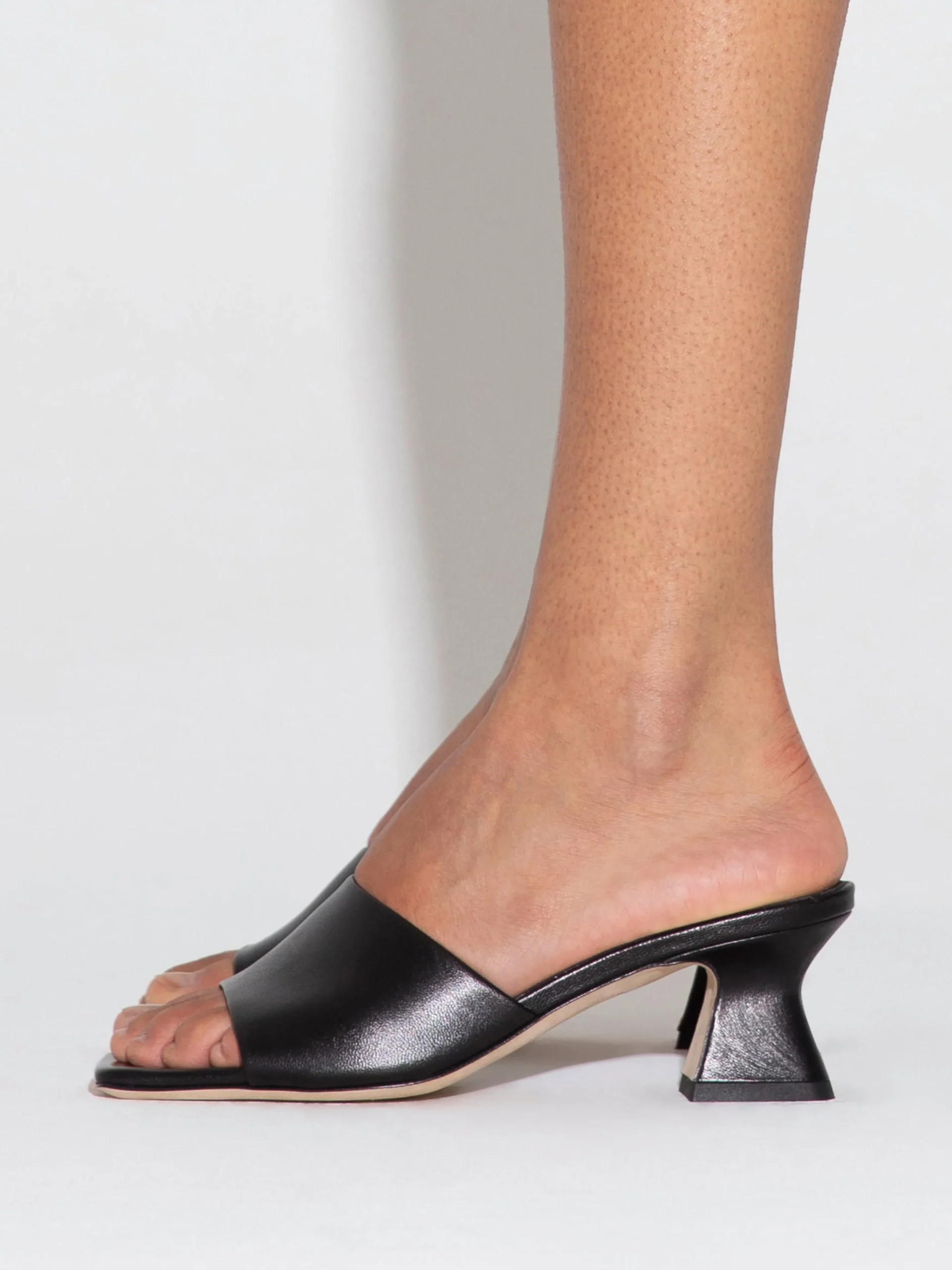 Ale Leather Mules